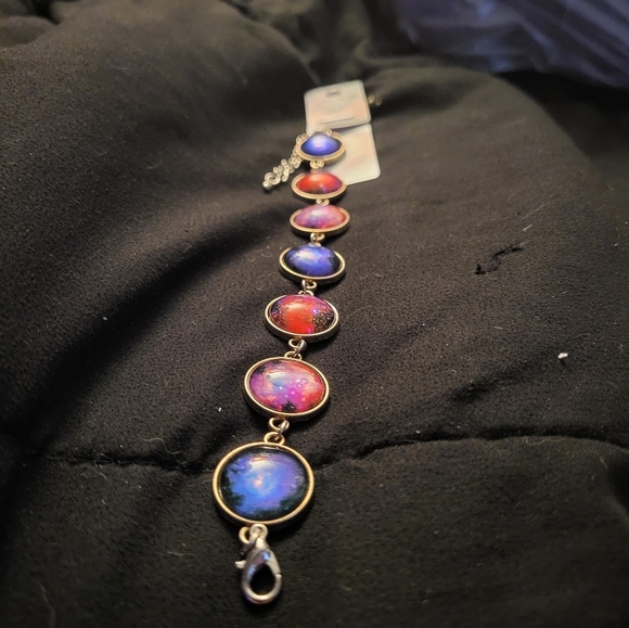 Galaxy Bracelet & Earrings Matching Set, New In Package - Picture 3 of 4